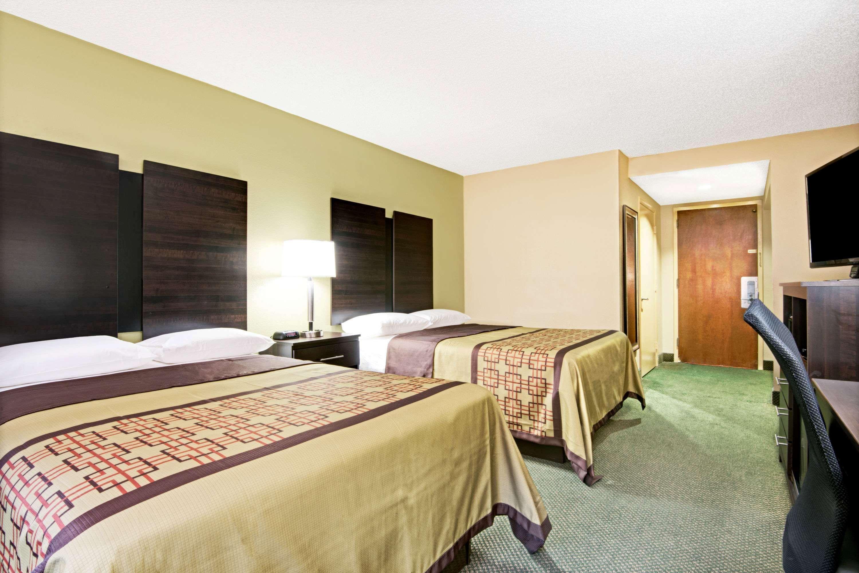 Super 8 By Wyndham Raleigh North East Hotel Exterior photo