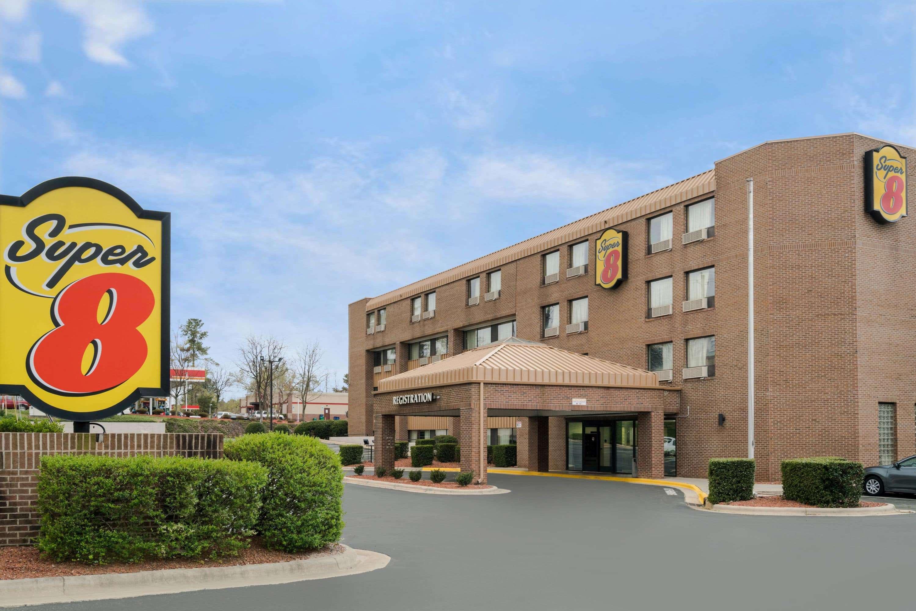 Super 8 By Wyndham Raleigh North East Hotel Exterior photo
