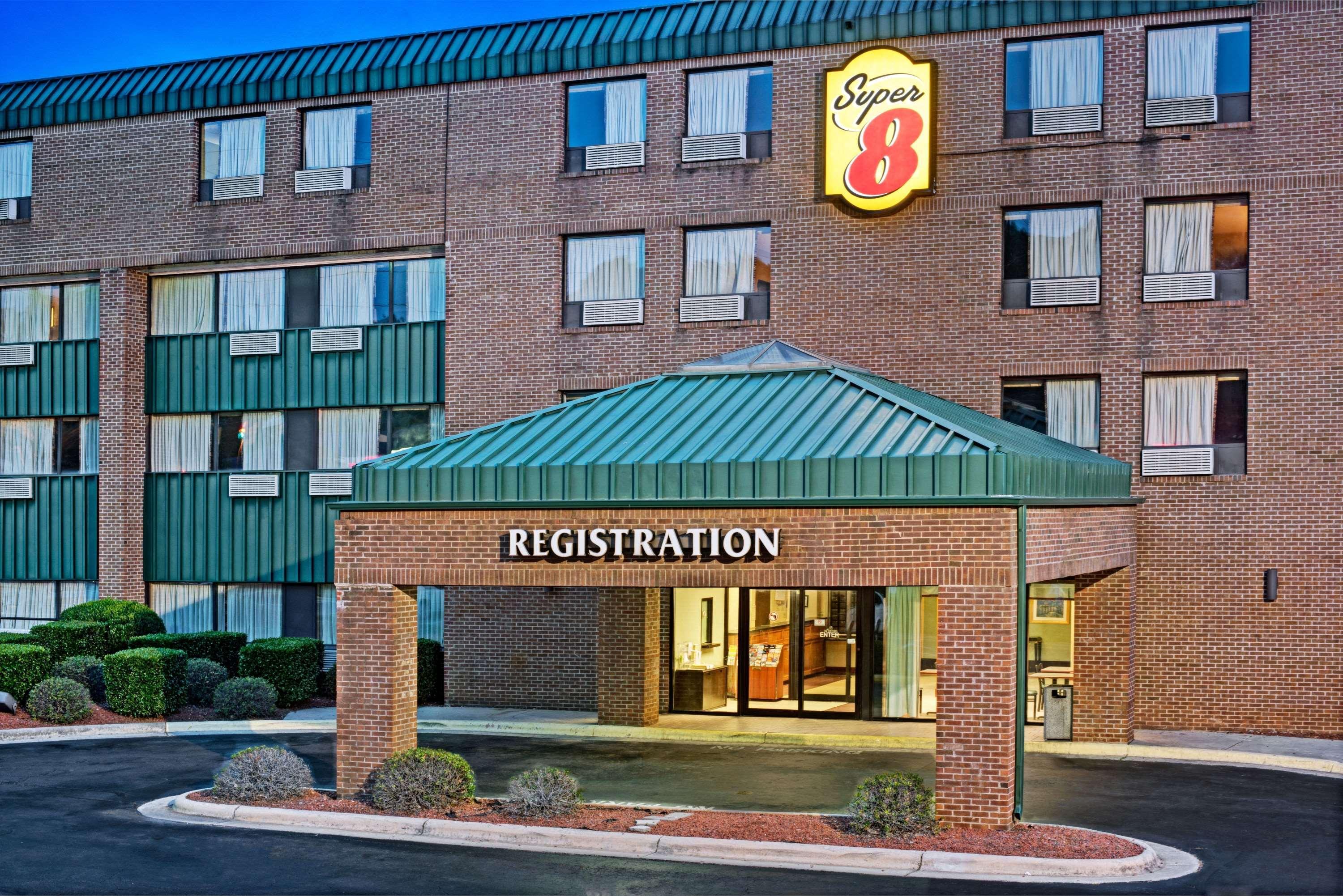 Super 8 By Wyndham Raleigh North East Hotel Exterior photo